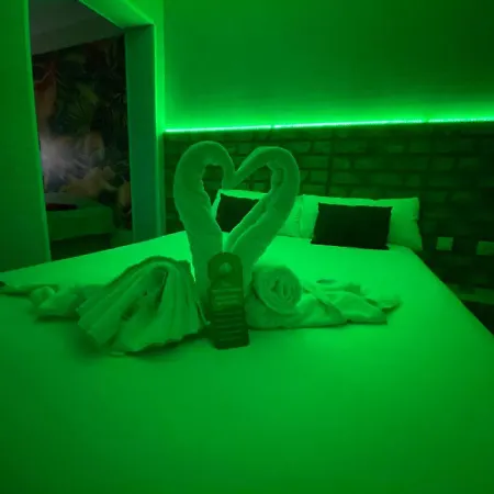 Avenida Andalucia - Solo Adultos *