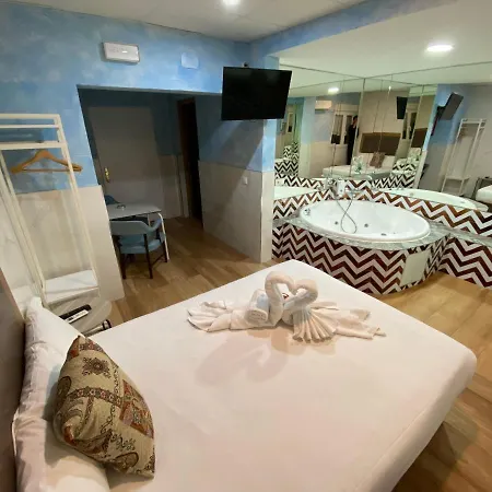 Avenida Andalucia - Solo Adultos Sevilha