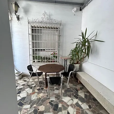 Pensjonat Avenida Andalucia - Solo Adultos Sewilla