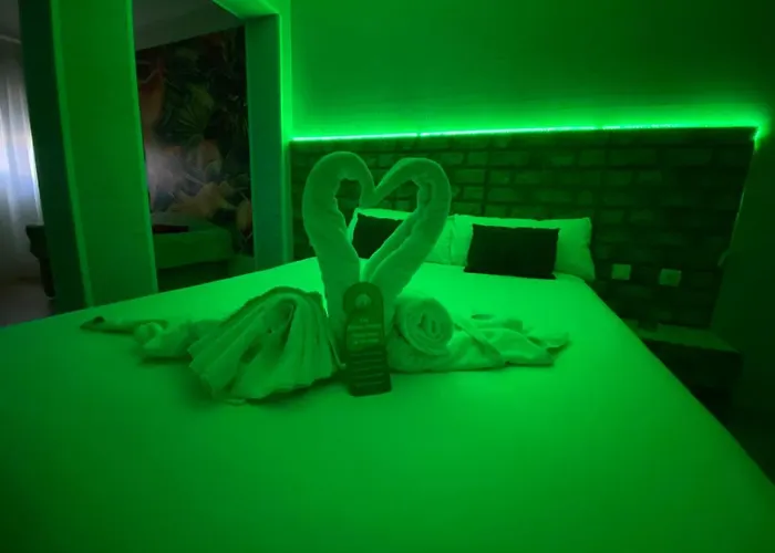 Avenida Andalucia - Solo Adultos *