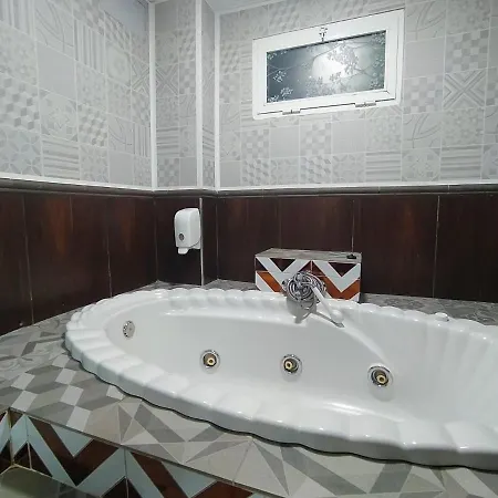 Avenida Andalucia - Solo Adultos *