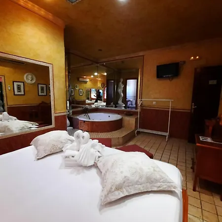 Avenida Andalucia - Solo Adultos *